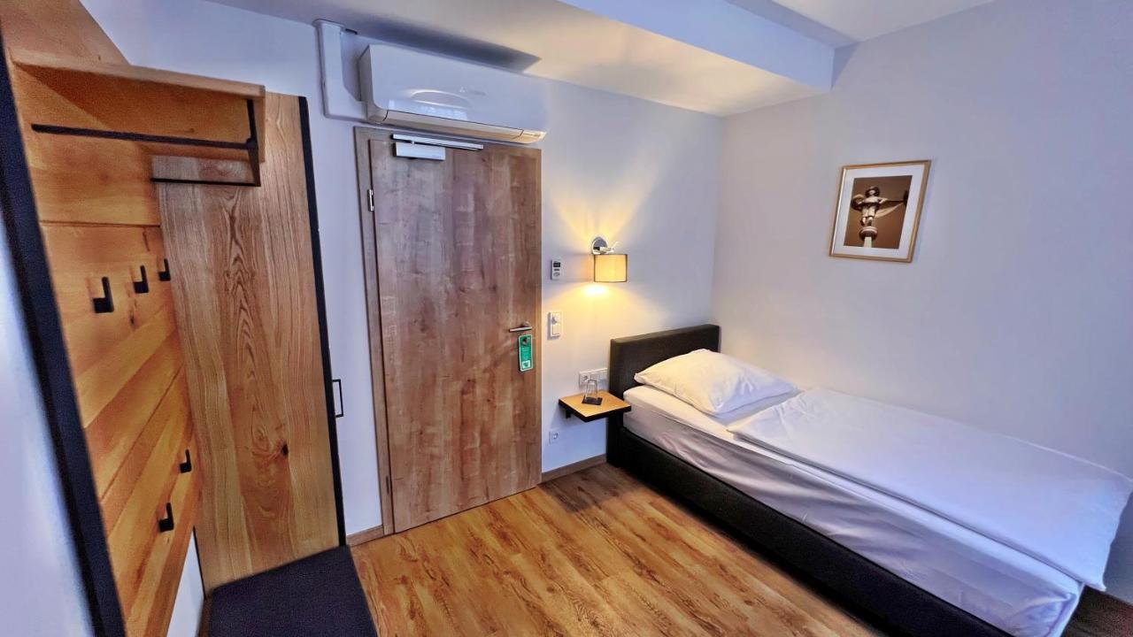 Hotel Zu Den Drei Kronen Seligenstadt Exterior foto